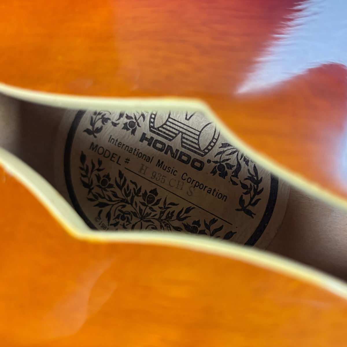 Hondo Deluxe Mark II H935CHS - Sunburst