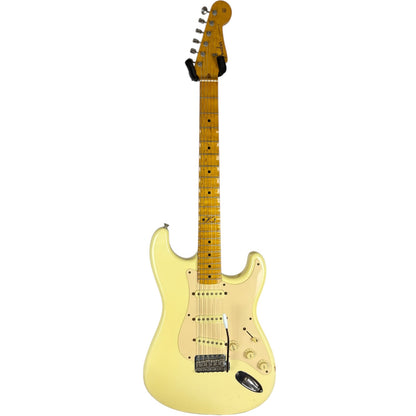 Fender Japan 57-es újrakiadású Stratocaster 2007-2008 - vintage fehér - scalloped fogólappal