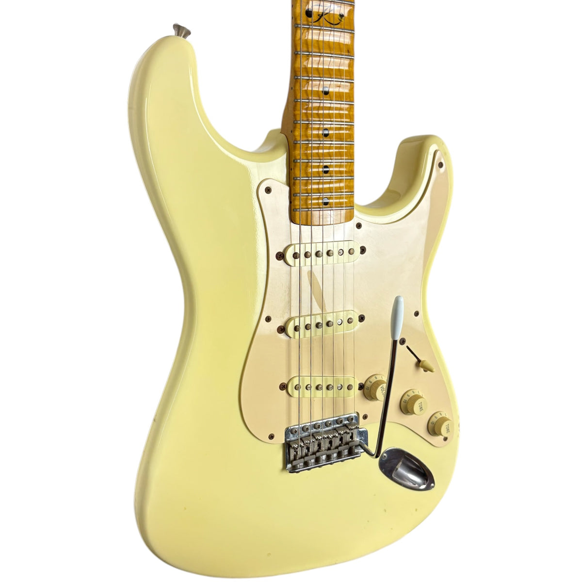 Fender Japan 57-es újrakiadású Stratocaster 2007-2008 - vintage fehér - scalloped fogólappal