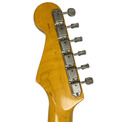 Fender Japan 57-es újrakiadású Stratocaster 2007-2008 - vintage fehér - scalloped fogólappal